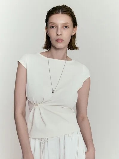 潤娥靠一件「小飛袖白 T」圈粉！《暴君的廚師》上班路造型太仙氣，細節小心機網友全淪陷