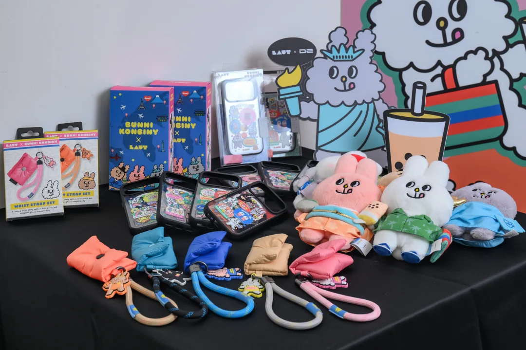 德誼數位獨家販售 Bunni Konbiny 聯名配件，全系列包含磁吸背板可拆保護殼、掛繩＋耳機收納包、磁吸多功能收納包等多款超萌商品