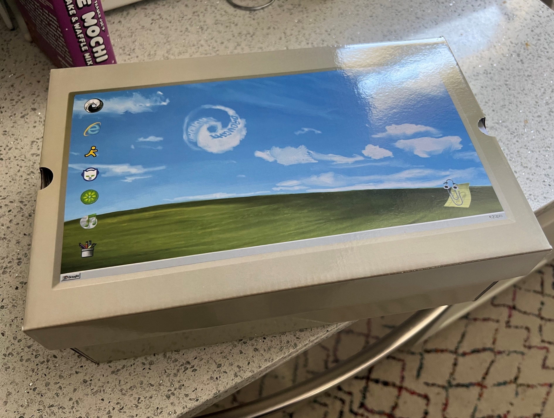 注意看這個男人太狠了！竟直接把戰鬥陀螺繫在皮帶上！