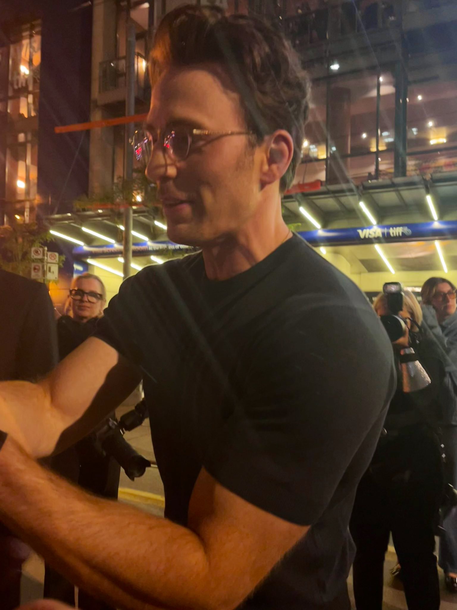 克里斯伊凡出席多倫多國際影展，精壯身材重返「美國隊長」時期的巔峰狀態