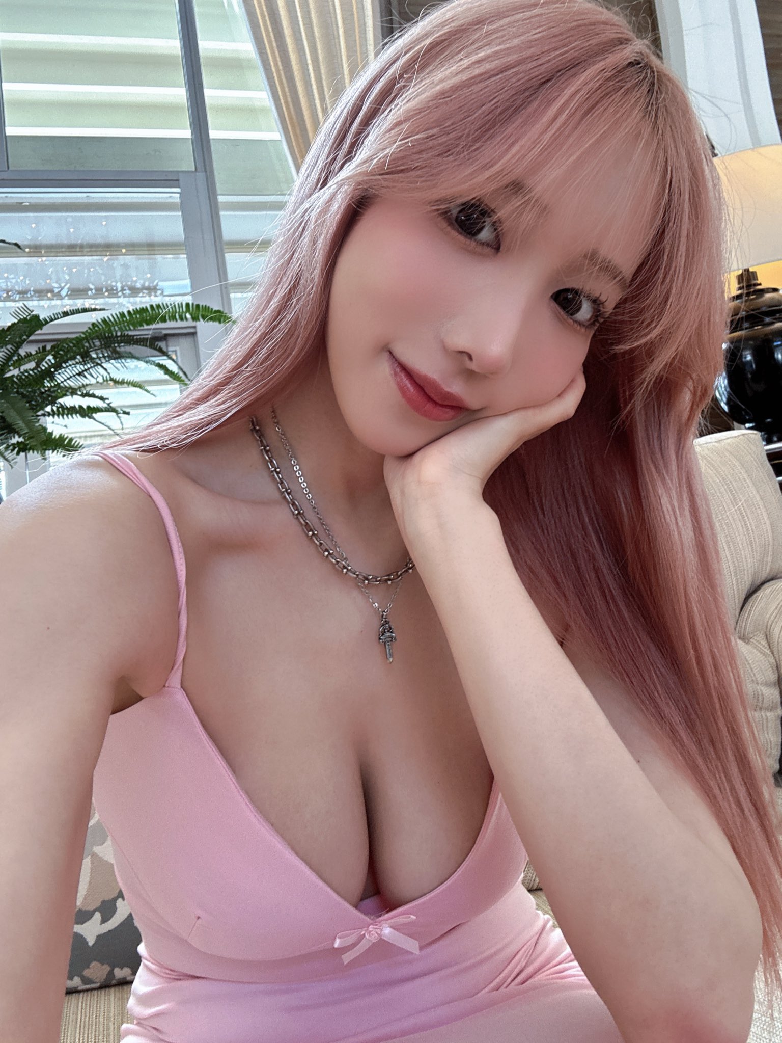 引退後首談「回歸話題」！小宵虎南 驚喜拍攝「粉絲問答」影片，堅定直言：我的想法不會改變