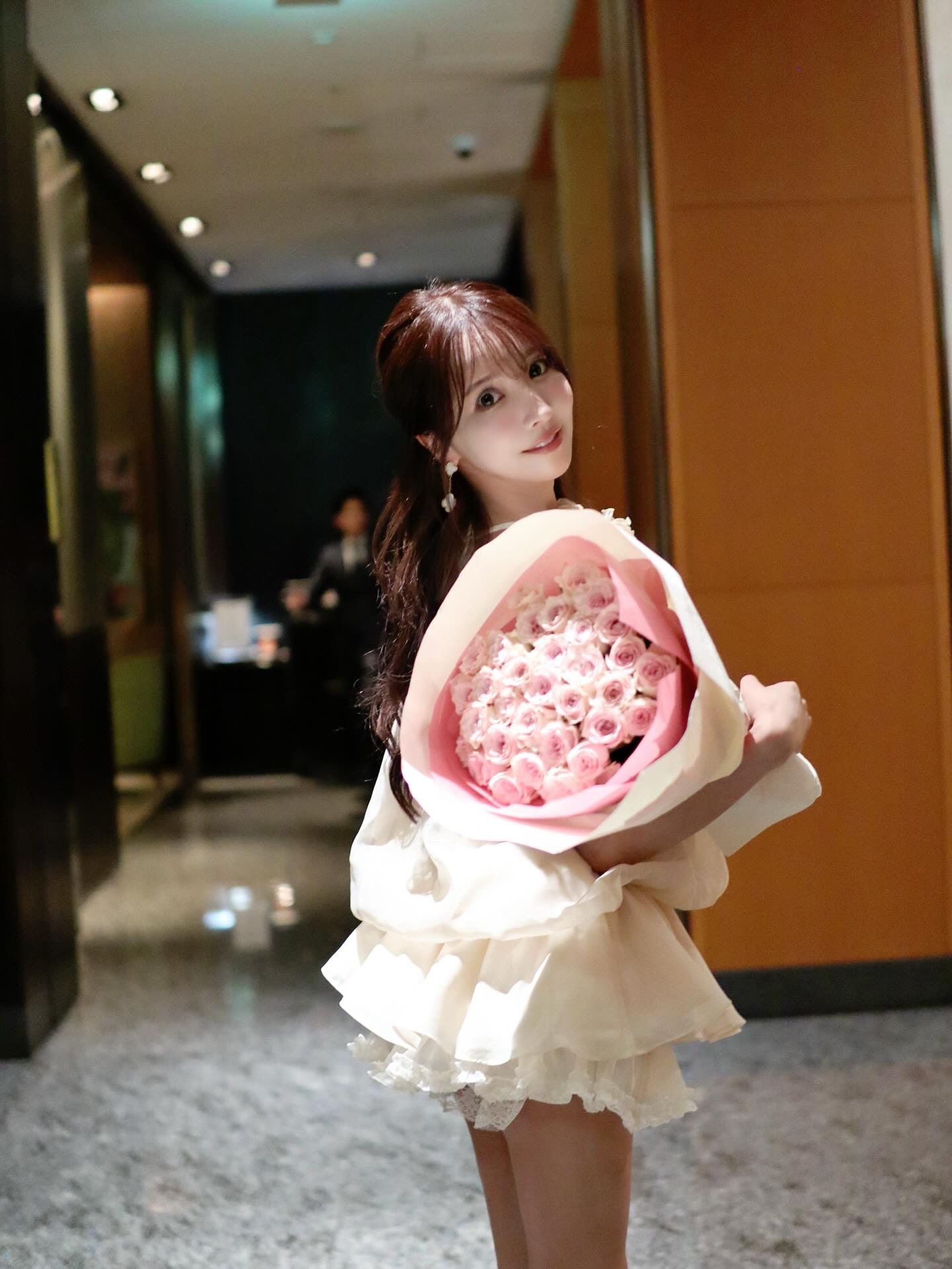 三上悠亞大方露出丁字褲！完美蜜桃臀全被看光　秒吸 6.3 萬人按讚朝聖