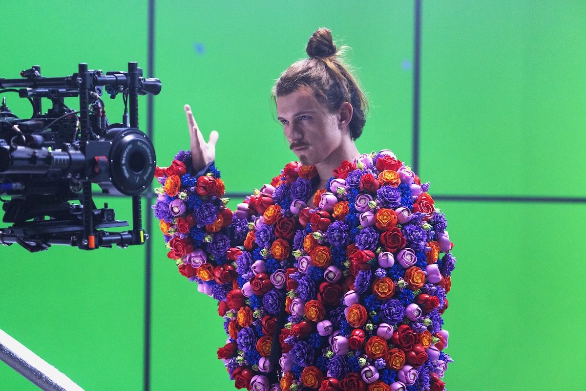 7 種「荷蘭弟」一次滿足！湯姆霍蘭德拍攝 LEGO 廣告上演超級變裝秀，從太空戰士到山羊鬍藝術家！