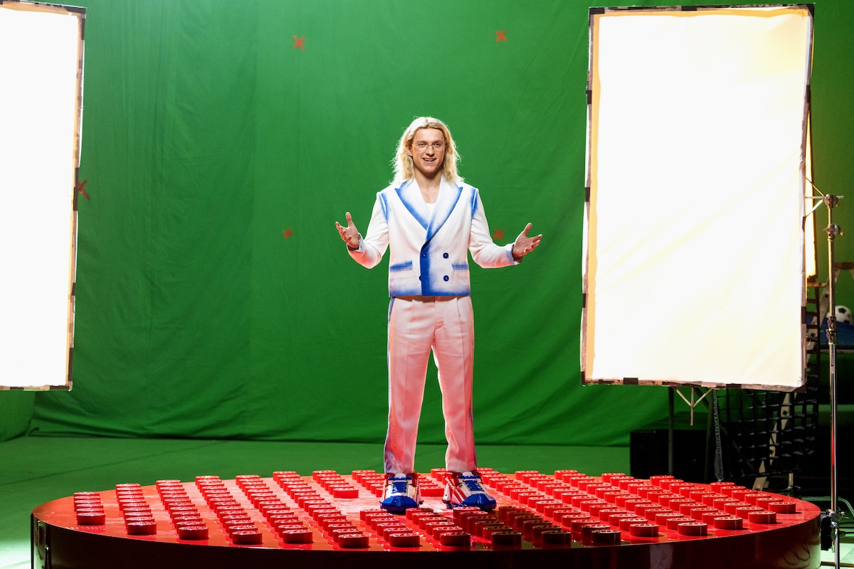 7 種「荷蘭弟」一次滿足！湯姆霍蘭德拍攝 LEGO 廣告上演超級變裝秀，從太空戰士到山羊鬍藝術家！