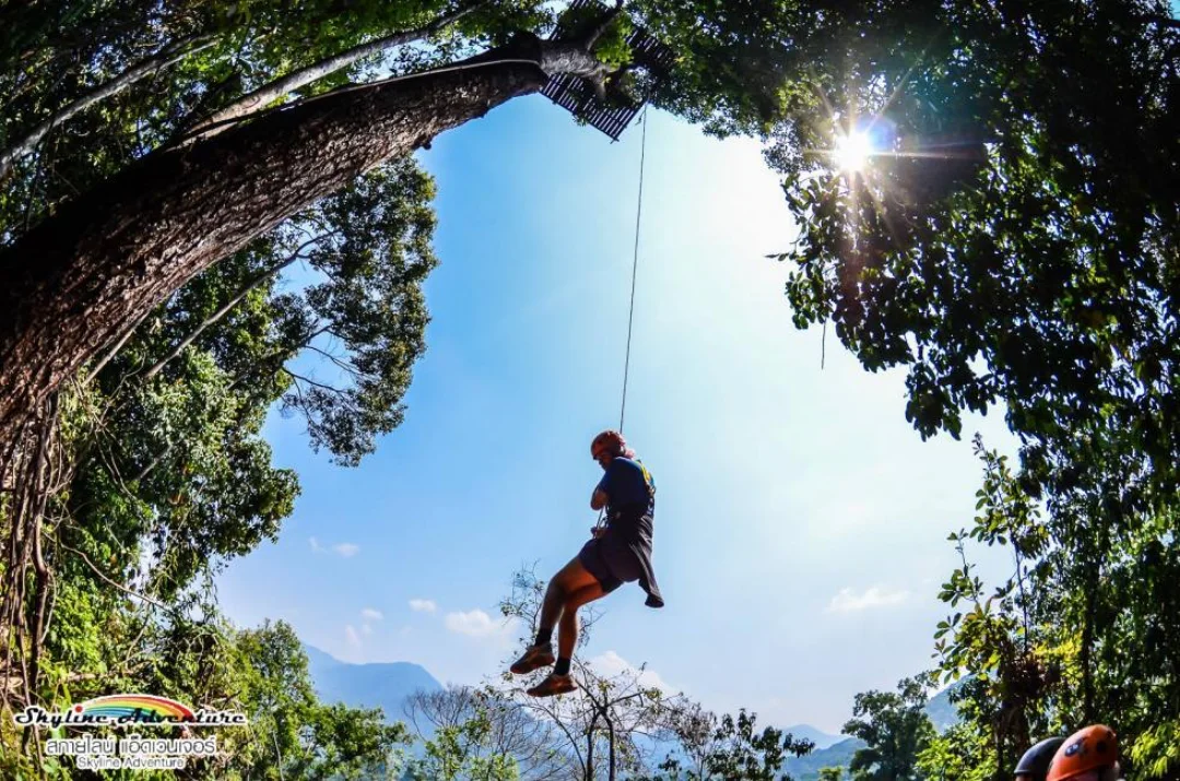 「泰國清邁叢林高空索道探險」適合勇於挑戰的旅人。圖/KKday提供