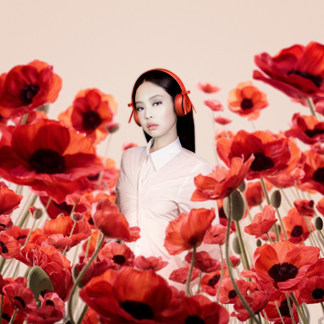 時尚女王出手！Jennie x Beats 頭戴式耳機曝光