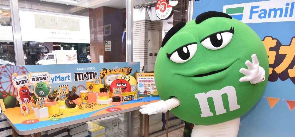 全家made with M&M’S現象級夢幻聯動，購買聯名商品任一件可於全家APP獲得一章，集滿指定點數兌換M&M’S限量周邊好禮