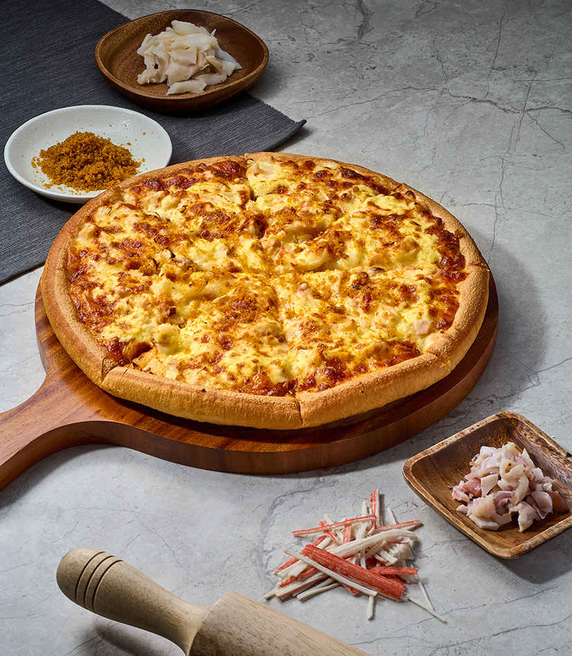 拿坡里披薩．炸雞新推出「金賞烏魚子披薩」