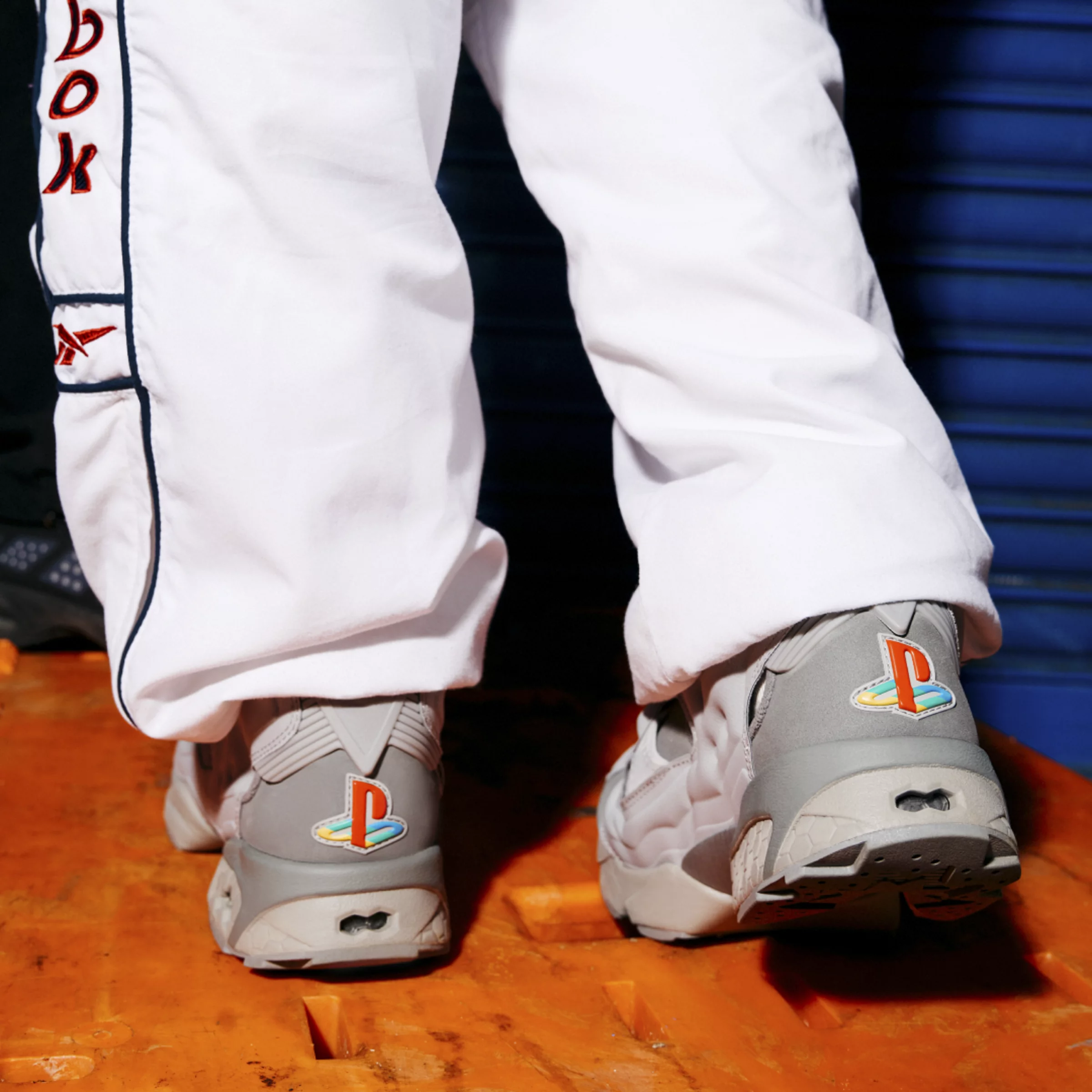 經典 PS1 配色永遠不敗！Reebok 攜手 Sony 打造 30 週年紀念鞋款