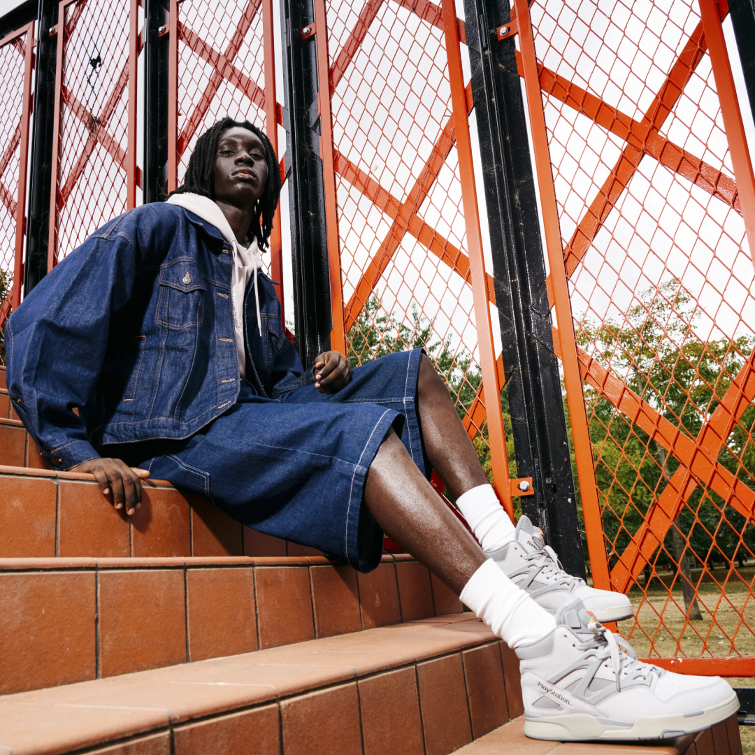 經典 PS1 配色永遠不敗！Reebok 攜手 Sony 打造 30 週年紀念鞋款