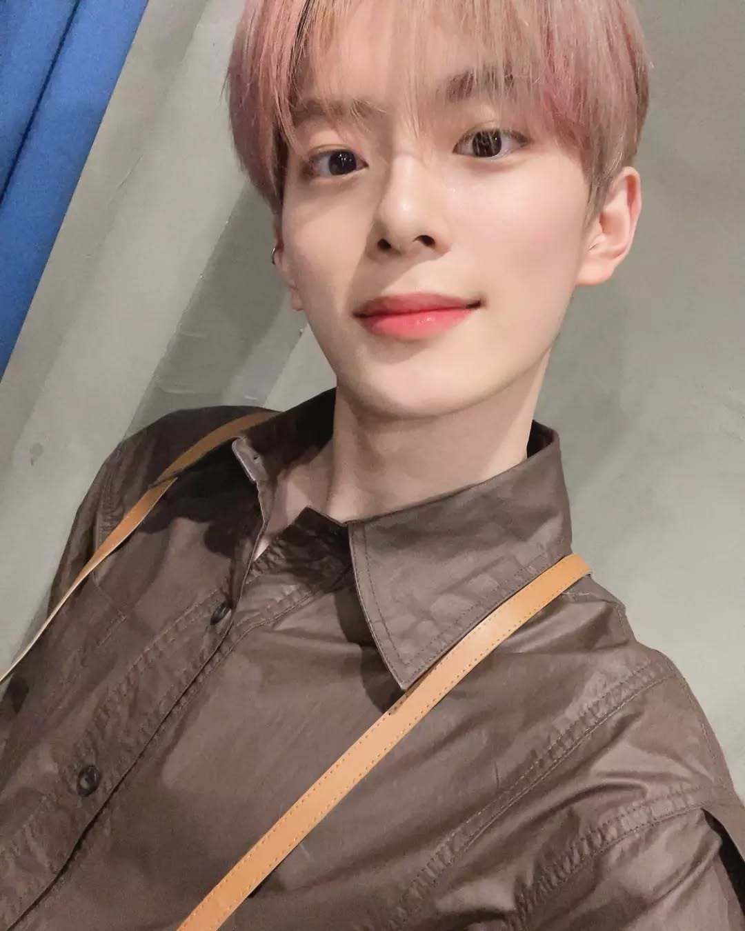 KISS OF LIFE 成員 Julie 監視器畫面遭外流　爆「秘戀小 3 歲男團成員」本尊首發聲