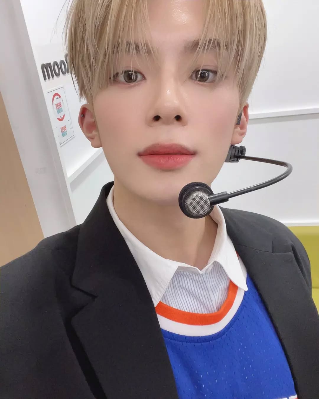 KISS OF LIFE 成員 Julie 監視器畫面遭外流　爆「秘戀小 3 歲男團成員」本尊首發聲