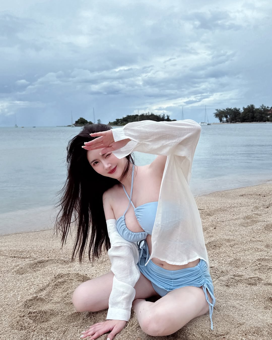 「最兇闆娘」姚采辰性感連發！中門大開性感熱舞電暈粉絲，超狂比基尼再加碼驚人腹肌！