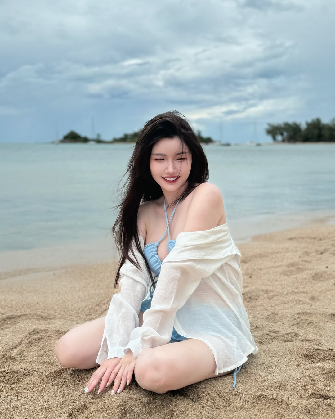 「最兇闆娘」姚采辰性感連發！中門大開性感熱舞電暈粉絲，超狂比基尼再加碼驚人腹肌！