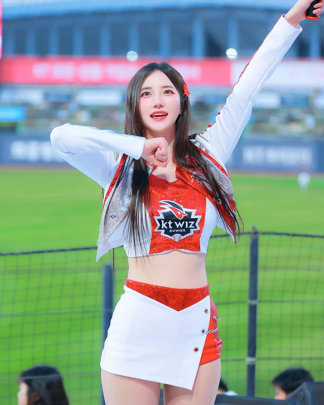 「最頂啦啦隊」金海莉出沒桃園街頭！為亞洲職棒交流賽首次訪台，過往曾是女團偶像！