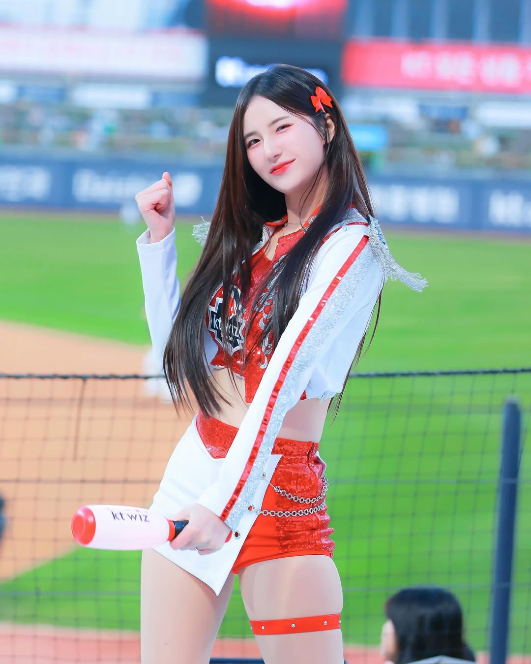 「最頂啦啦隊」金海莉出沒桃園街頭！為亞洲職棒交流賽首次訪台，過往曾是女團偶像！