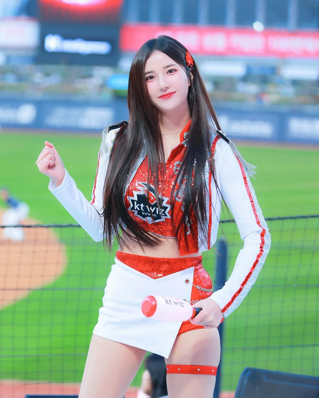 「最頂啦啦隊」金海莉出沒桃園街頭！為亞洲職棒交流賽首次訪台，過往曾是女團偶像！