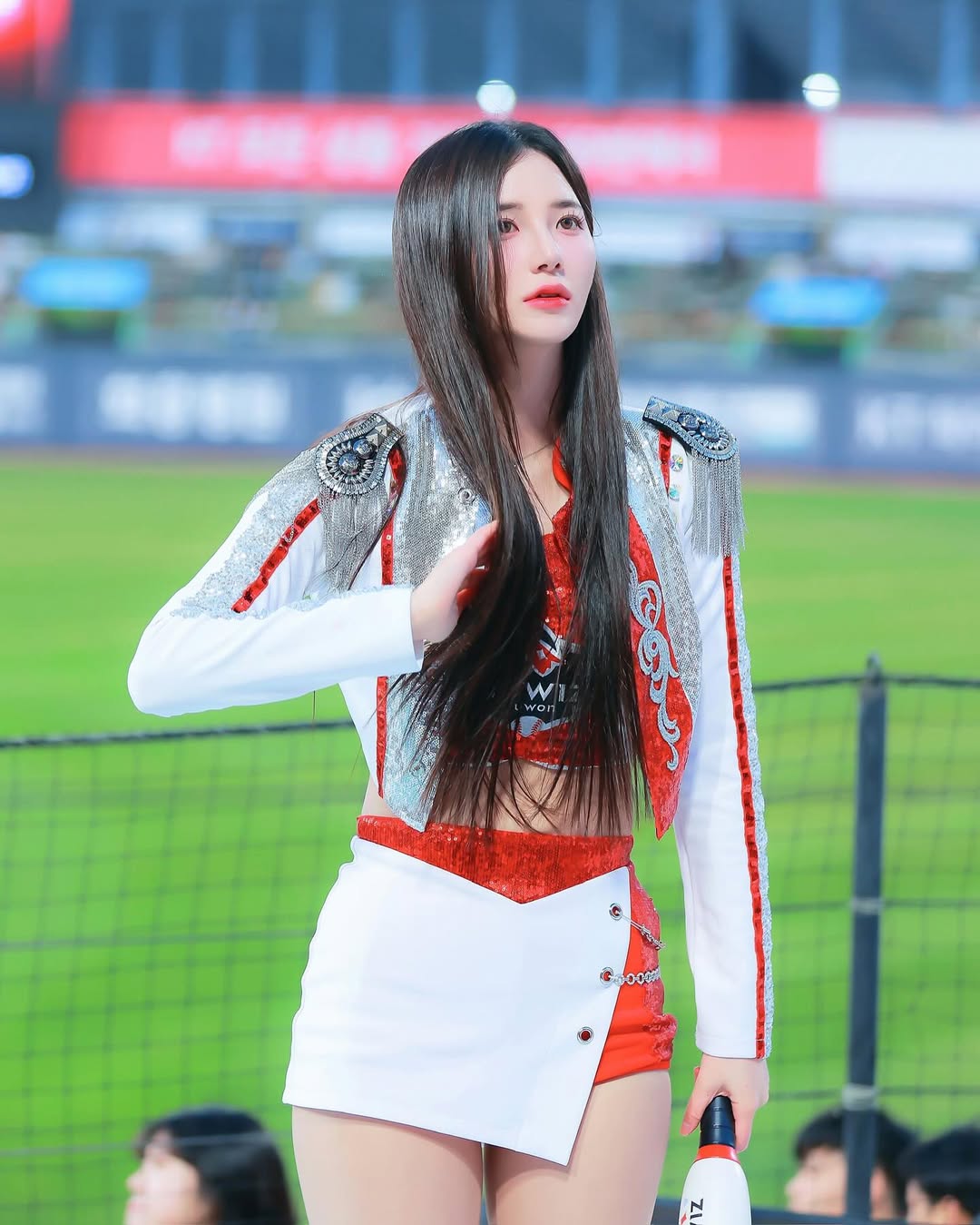 「最頂啦啦隊」金海莉出沒桃園街頭！為亞洲職棒交流賽首次訪台，過往曾是女團偶像！