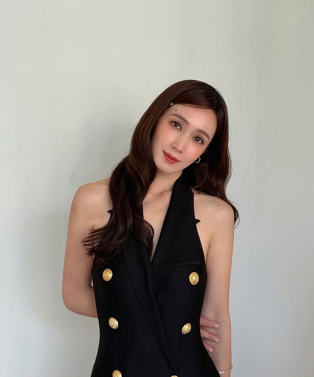 「小薰」瘦身 8 公斤解放比基尼！豐胸、纖腰、翹臀勾勒 S 型曲線，與辣妹閨蜜放飛自我！