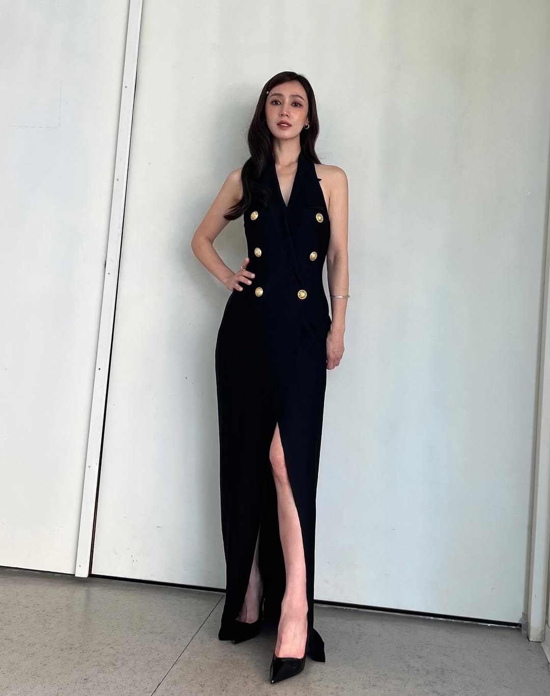 「小薰」瘦身 8 公斤解放比基尼！豐胸、纖腰、翹臀勾勒 S 型曲線，與辣妹閨蜜放飛自我！