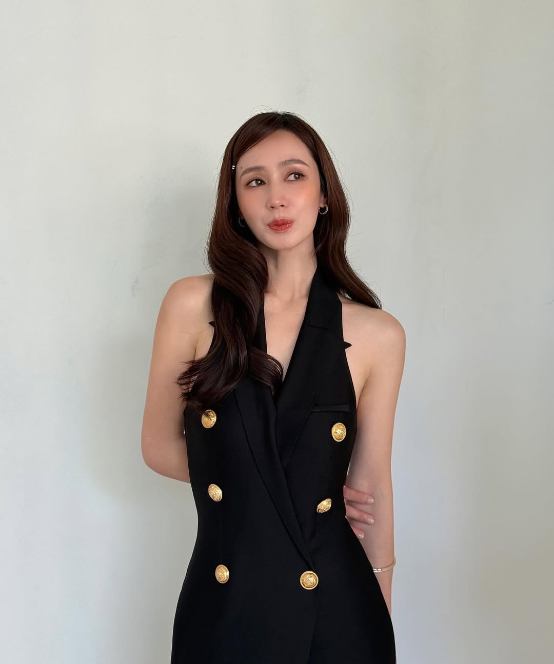 「小薰」瘦身 8 公斤解放比基尼！豐胸、纖腰、翹臀勾勒 S 型曲線，與辣妹閨蜜放飛自我！