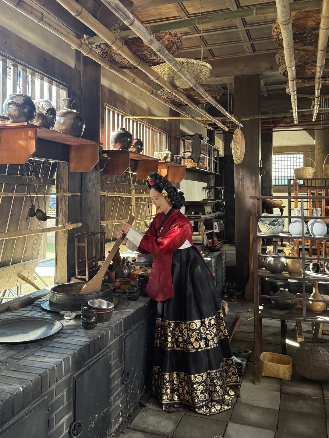 美麗壞女人！姜漢娜《暴君的廚師》完結篇前夕曬新照，宮廷華服藏劇透？！