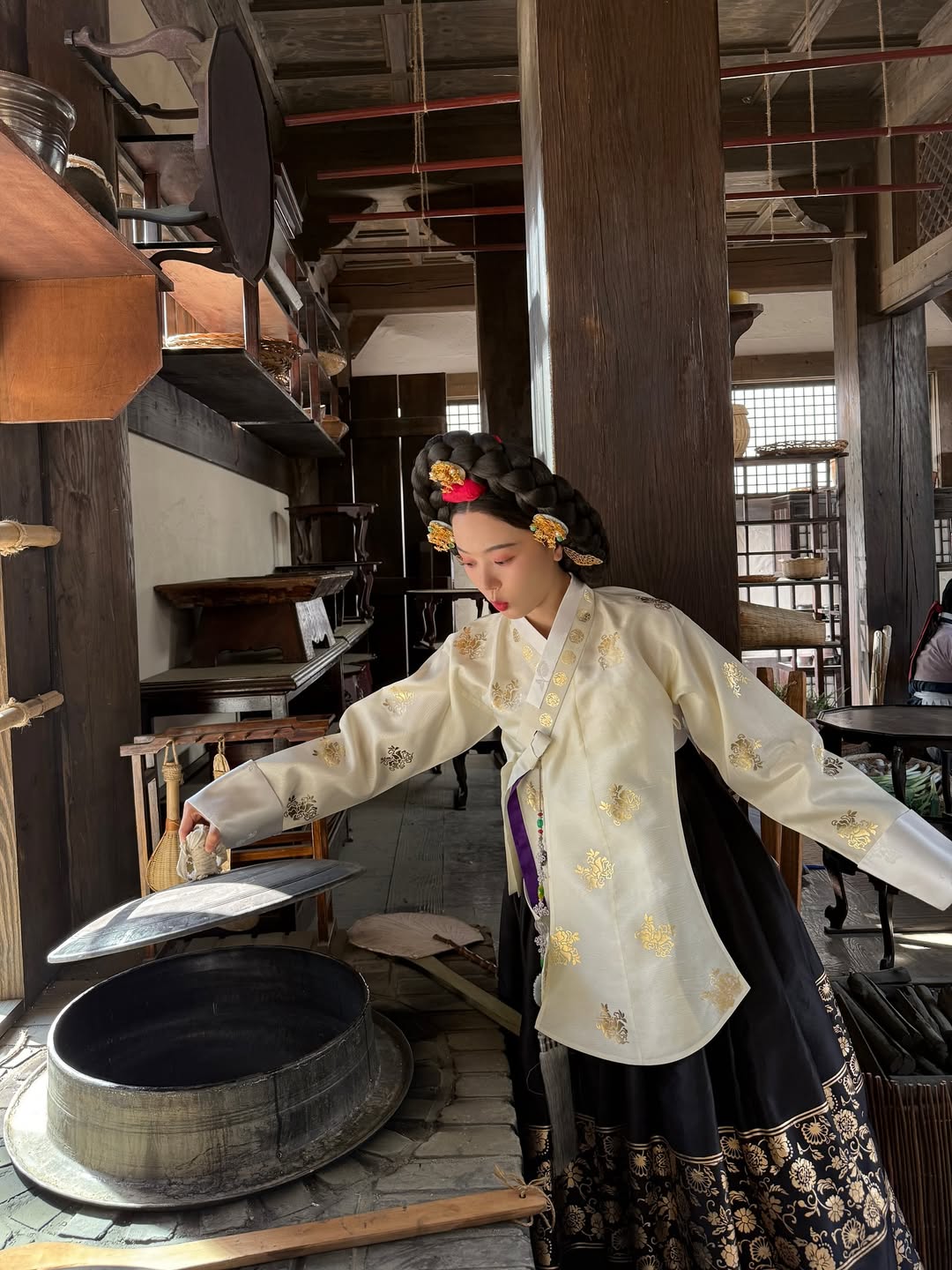 美麗壞女人！姜漢娜《暴君的廚師》完結篇前夕曬新照，宮廷華服藏劇透？！