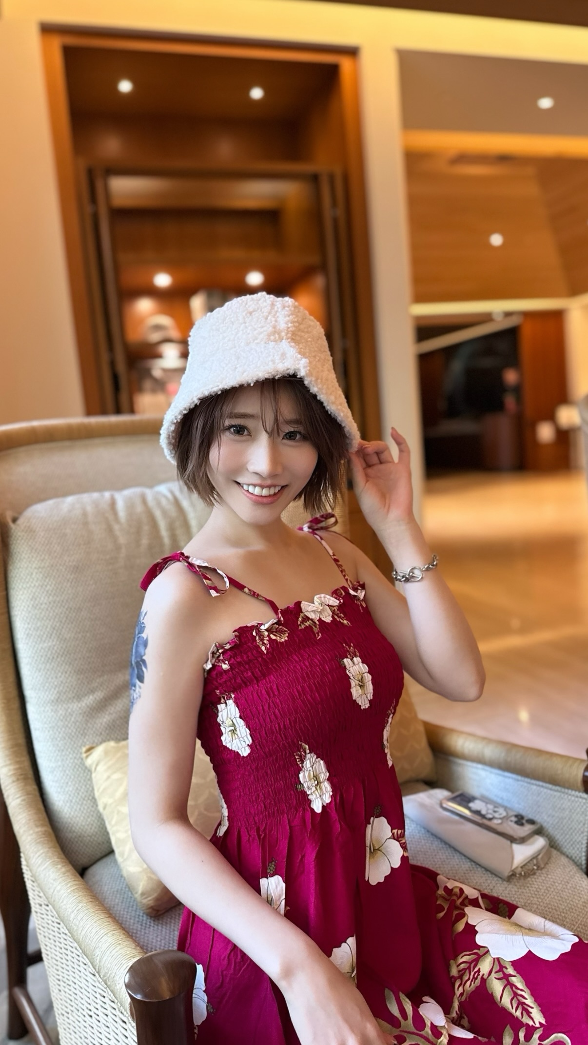 網友大讚：手臂紋身好好看！河北彩伽 不僅現身為粉絲解惑，更可愛直言：這不是真的呦