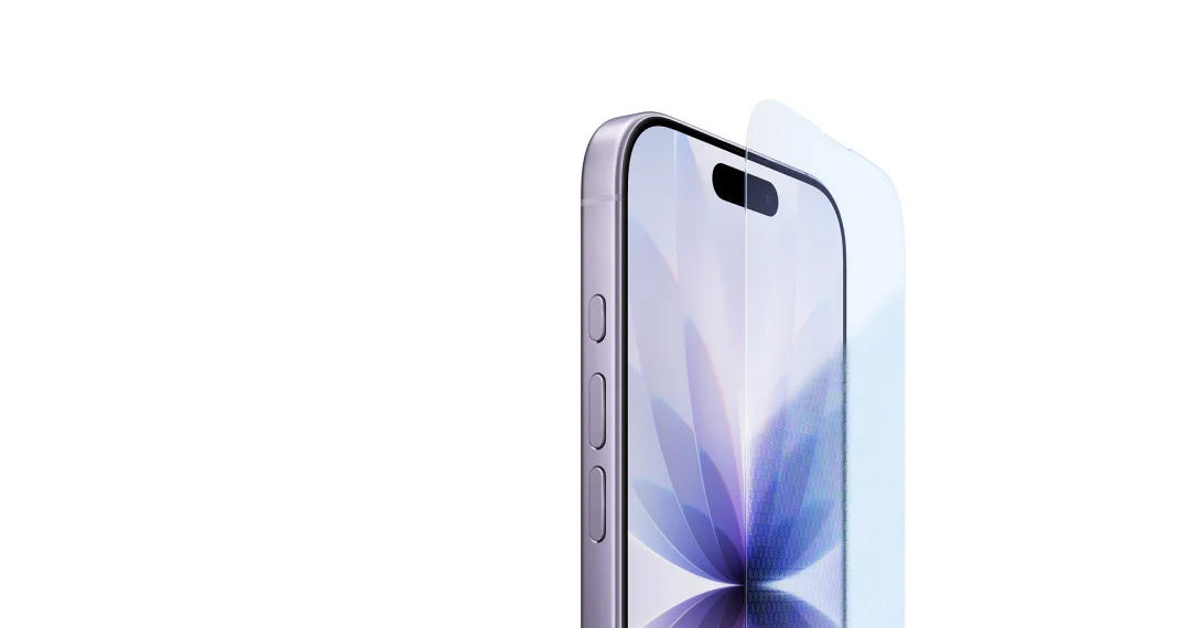 iPhone 17 全系列螢幕皆採用超瓷晶盾 2 面板。比其他智慧型手機玻璃更堅固，具備 3 倍抗刮能力。圖片來源：Apple