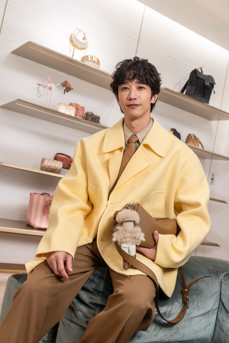 宋雨琦現身 101 一同歡慶 FENDI 秋冬系列，朝聖期間限定 FENDI BFF House ！