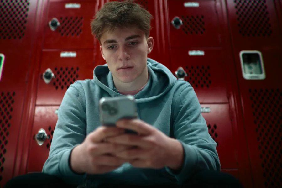 Netflix 最毛骨悚然的真實事件《陌生號碼：高校簡訊詐騙疑雲》，揭秘「網路孟喬森症候群」