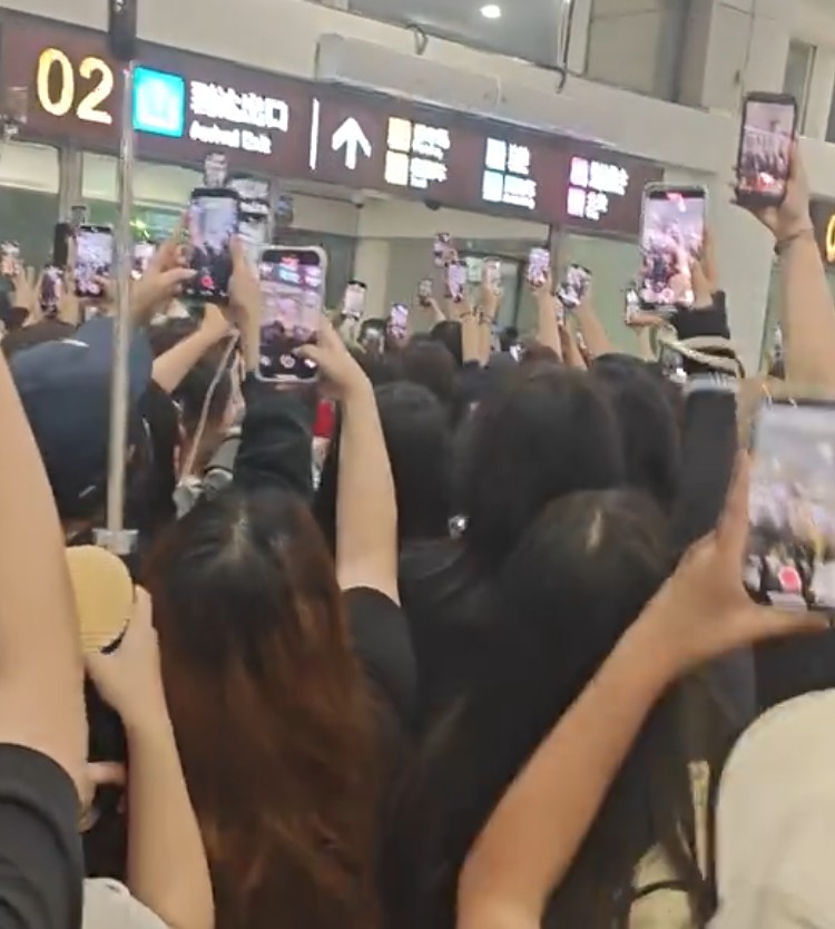 TXT秀彬與ZB1章昊近日到訪中國大陸旅遊，遇到相當多私生飯。（圖：IG）