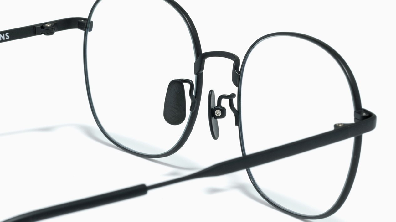 直上JINS 「2025日本製秋冬系列」頂規鈦金屬工藝，日系匠人團隊帶你體驗超越精品眼鏡的時尚、配戴全方位升級！