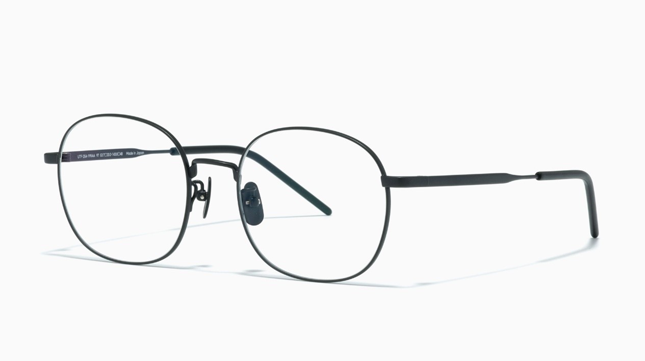 直上JINS 「2025日本製秋冬系列」頂規鈦金屬工藝，日系匠人團隊帶你體驗超越精品眼鏡的時尚、配戴全方位升級！