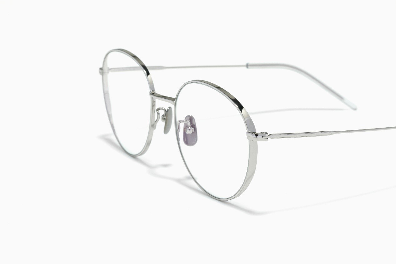 直上JINS 「2025日本製秋冬系列」頂規鈦金屬工藝，日系匠人團隊帶你體驗超越精品眼鏡的時尚、配戴全方位升級！