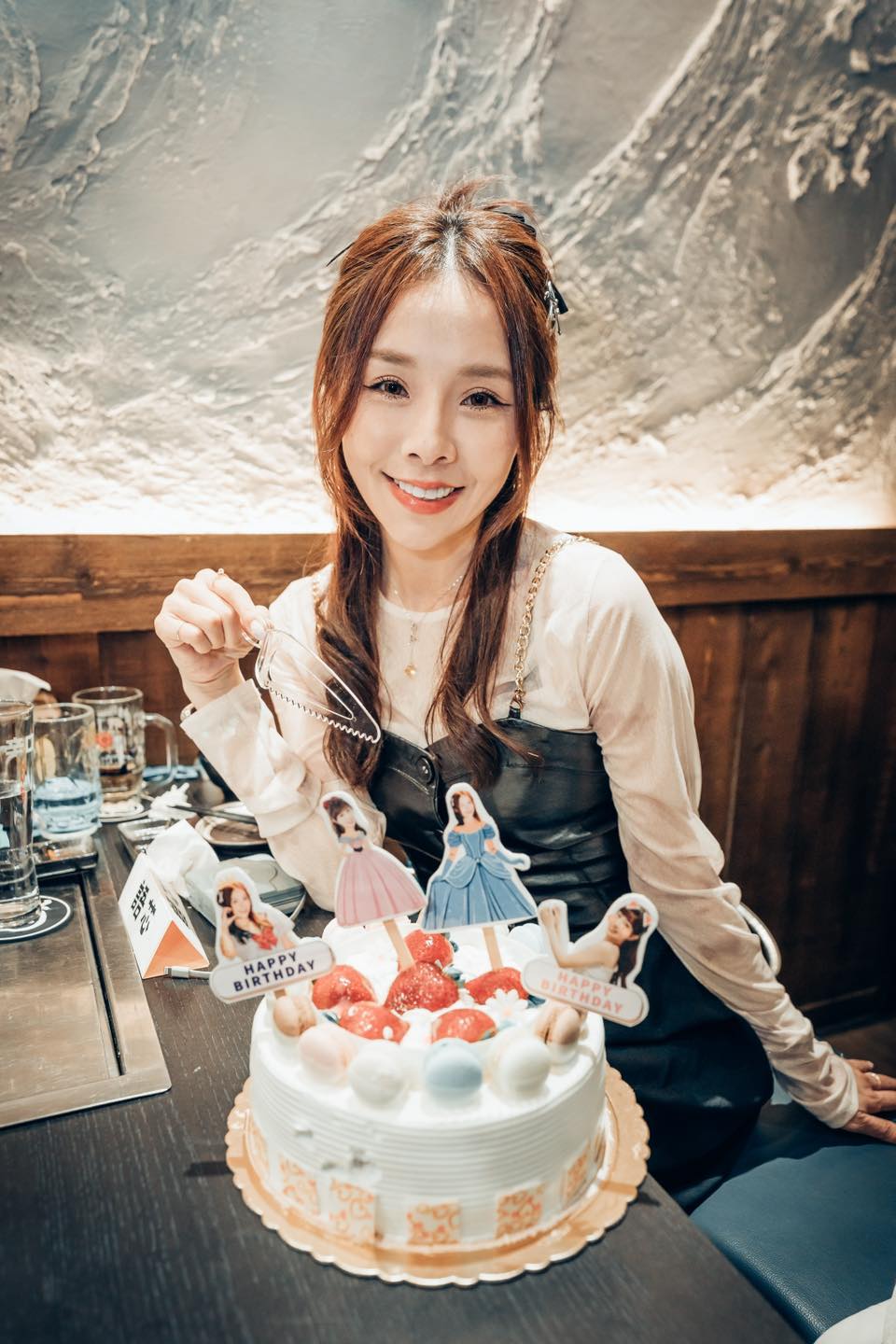 與 60 歲運將熱戀中？「前啦啦隊女神」張語芯認了交往 2 年　火大澄清質疑樂天有內鬼