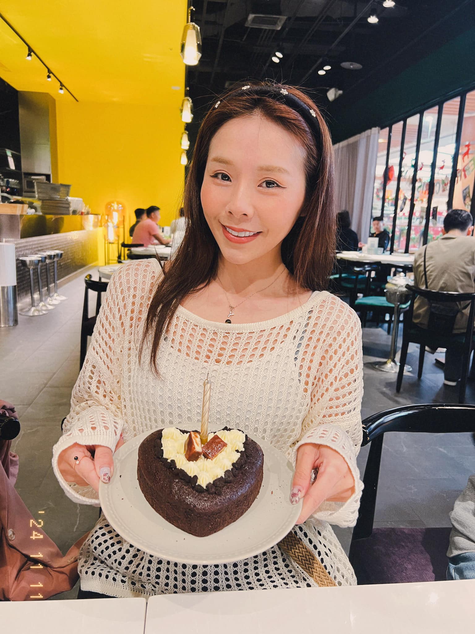 與 60 歲運將熱戀中？「前啦啦隊女神」張語芯認了交往 2 年　火大澄清質疑樂天有內鬼