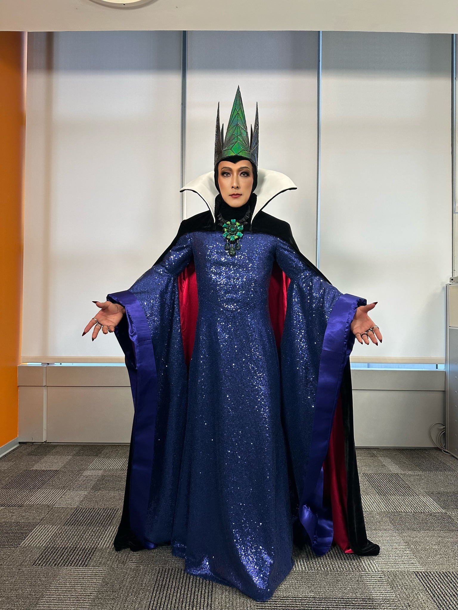 席琳狄翁、壞皇后...後還有驚喜？！61 歲潘若迪豁出去問網友，「希望我下一個扮誰？」