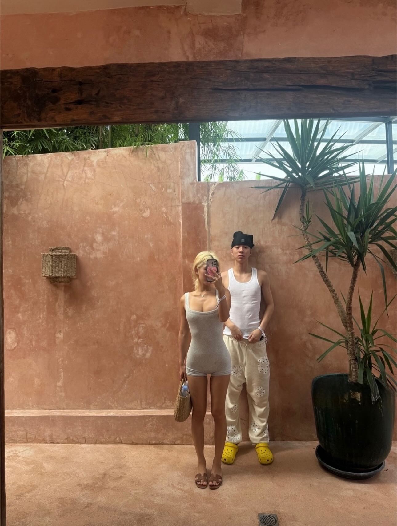 Ray 戀愛了？疑似「超正模特兒女友」曝光 網：Ray生我夢