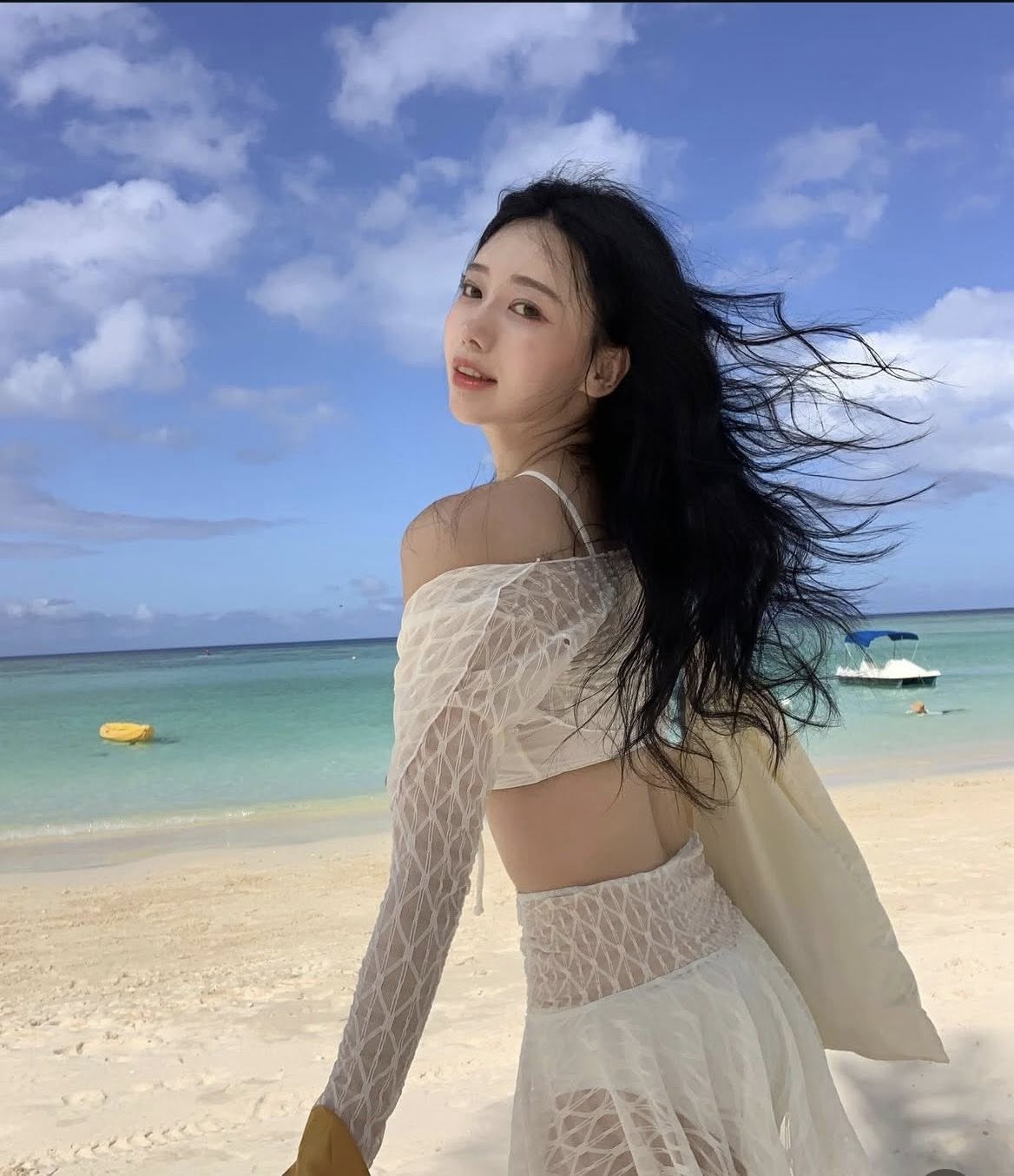 「全民表妹」性感魅力太殺！回顧李雅英泳裝辣照，網讚：「這身材實在太不講武德了！」