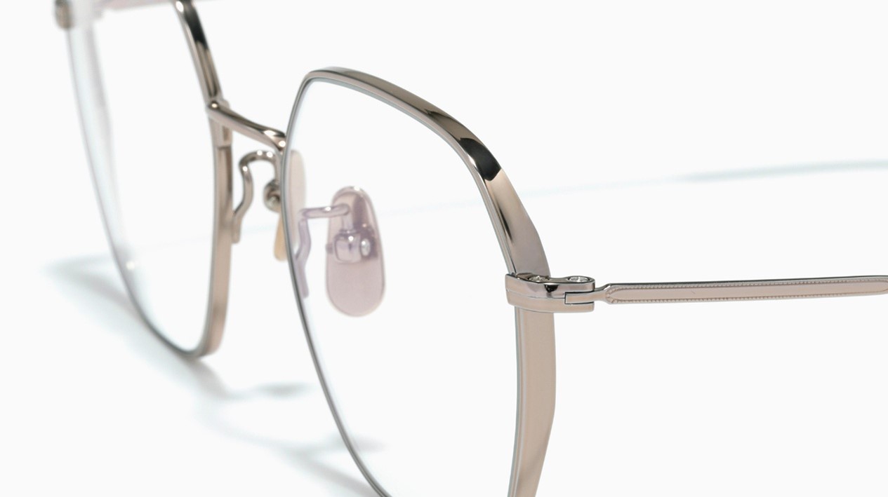 直上JINS 「2025日本製秋冬系列」頂規鈦金屬工藝，日系匠人團隊帶你體驗超越精品眼鏡的時尚、配戴全方位升級！