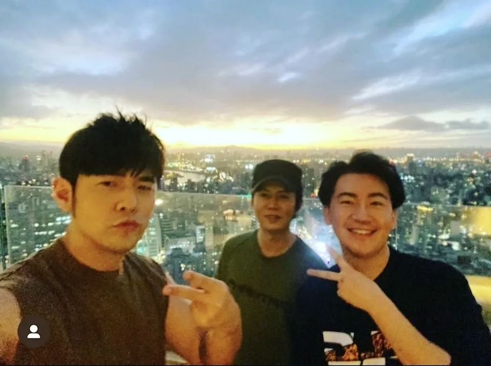 周杰倫發文找「魔術師好友」再爆案外案！傳牽扯達上億元　連公司都收到催討文件