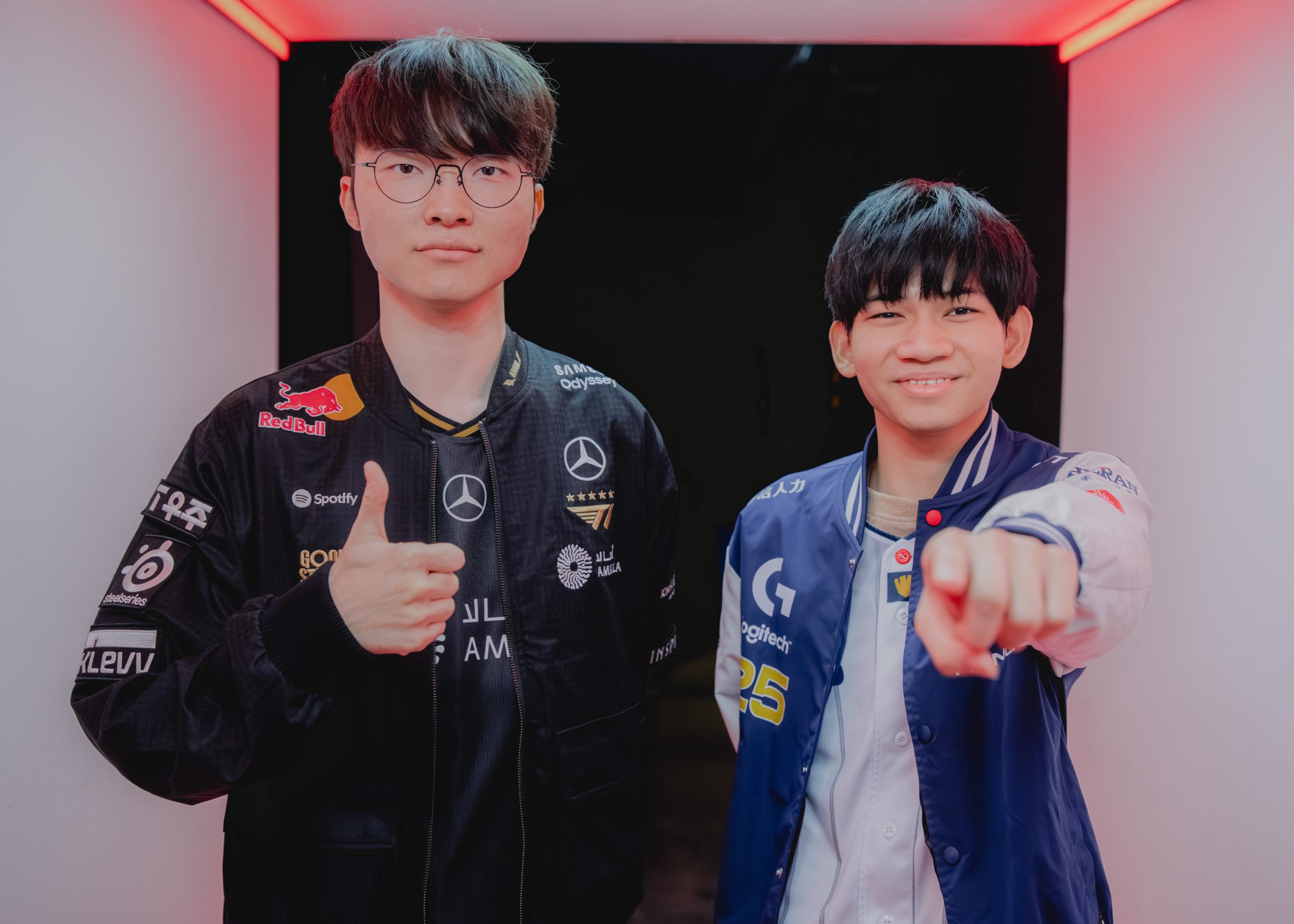 《英雄聯盟》S15 世界大賽，全場看的手心冒汗！CFO 戰勝 T1 取得瑞士輪 2 勝 0 敗