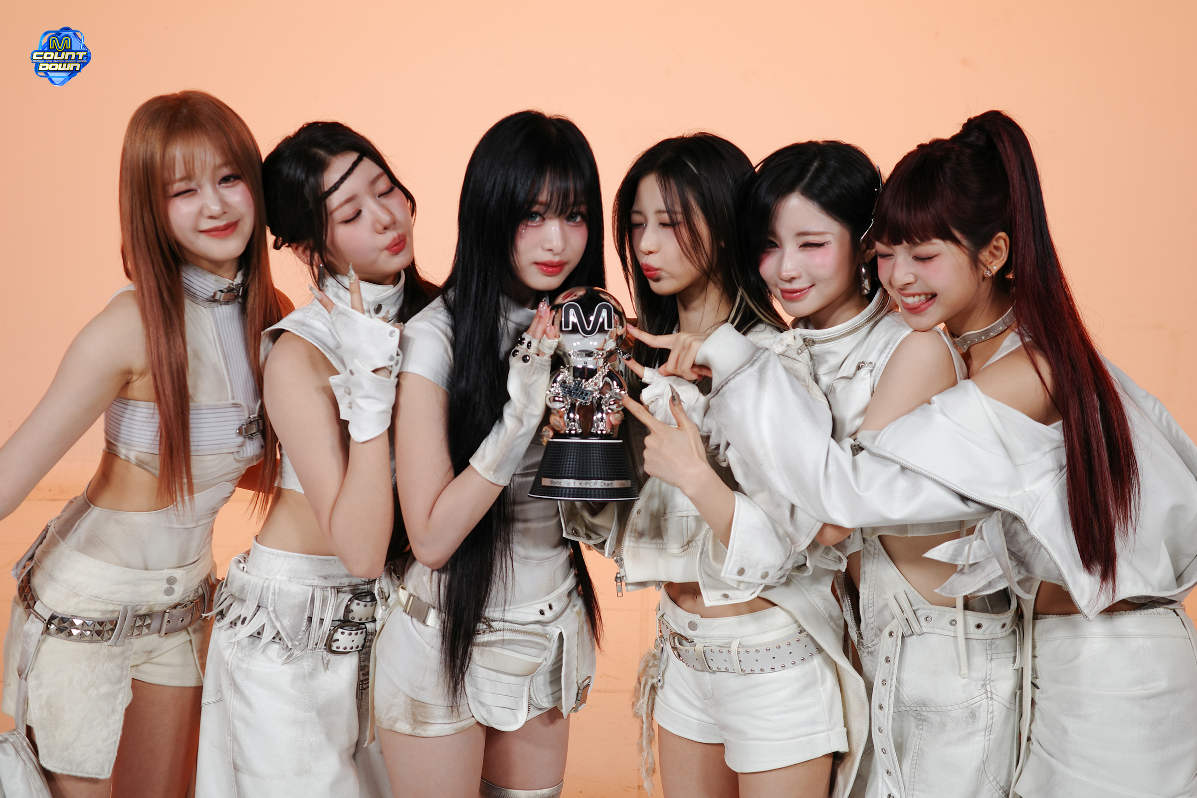 BABYMONSTER 全新主打〈WE GO UP〉奪一位！首次成員現場安可展現真實力！