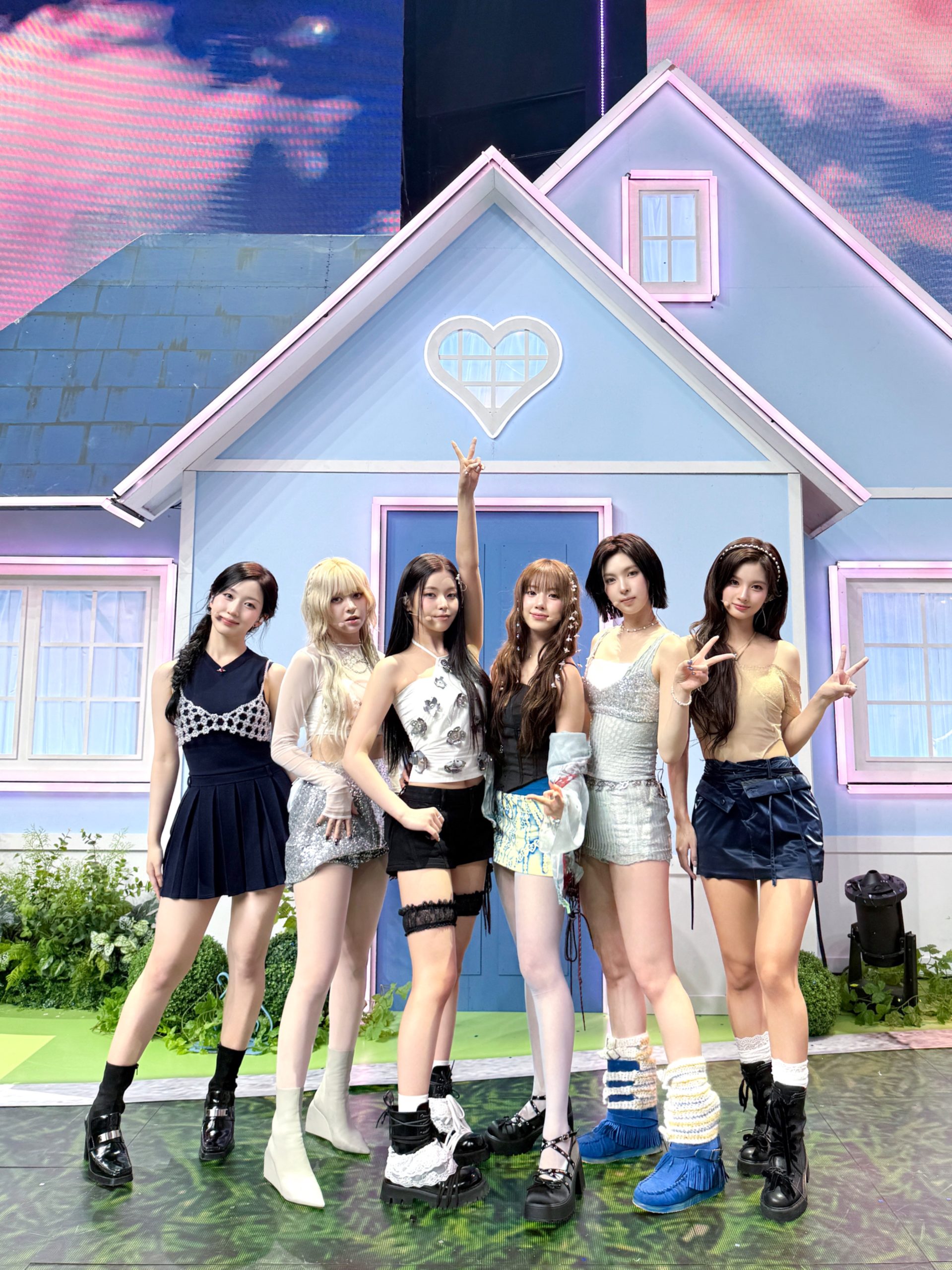 努力終於被看見！NMIXX 新歌〈Blue Valentine〉超越強敵〈Golden〉奪下排行榜第一！