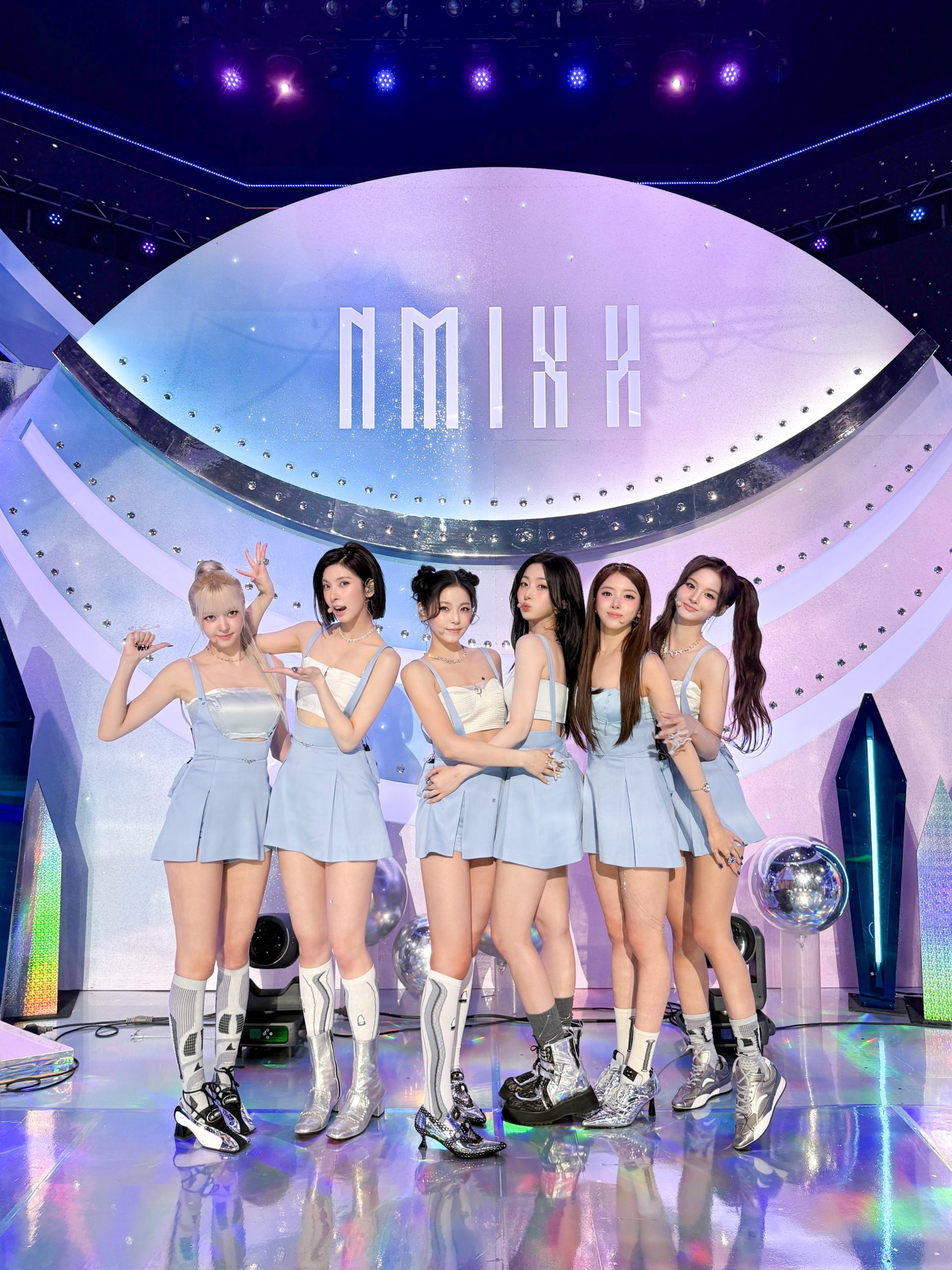 努力終於被看見！NMIXX 新歌〈Blue Valentine〉超越強敵〈Golden〉奪下排行榜第一！