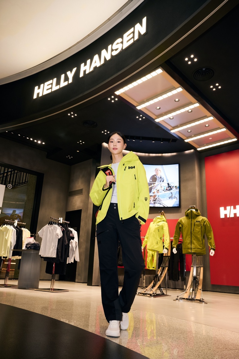 演員鍾瑶穿上Helly Hansen Outdoor系列