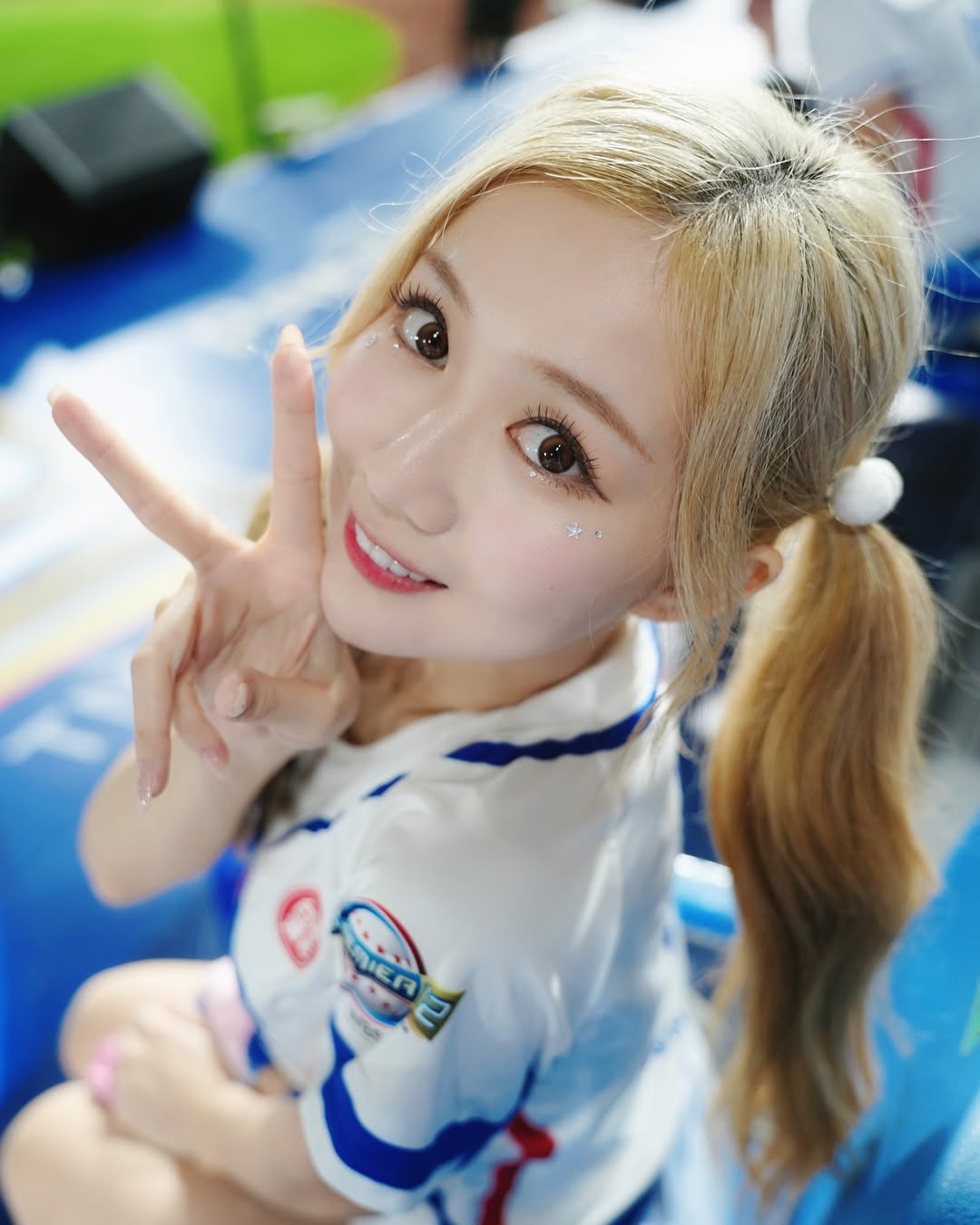 不輸韓援！FA 隊長「秀秀子」豐滿美胸、精實腹肌超狂，網曝：「本人超親民！」