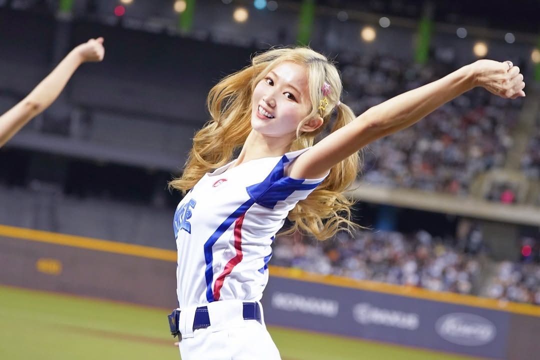 不輸韓援！FA 隊長「秀秀子」豐滿美胸、精實腹肌超狂，網曝：「本人超親民！」