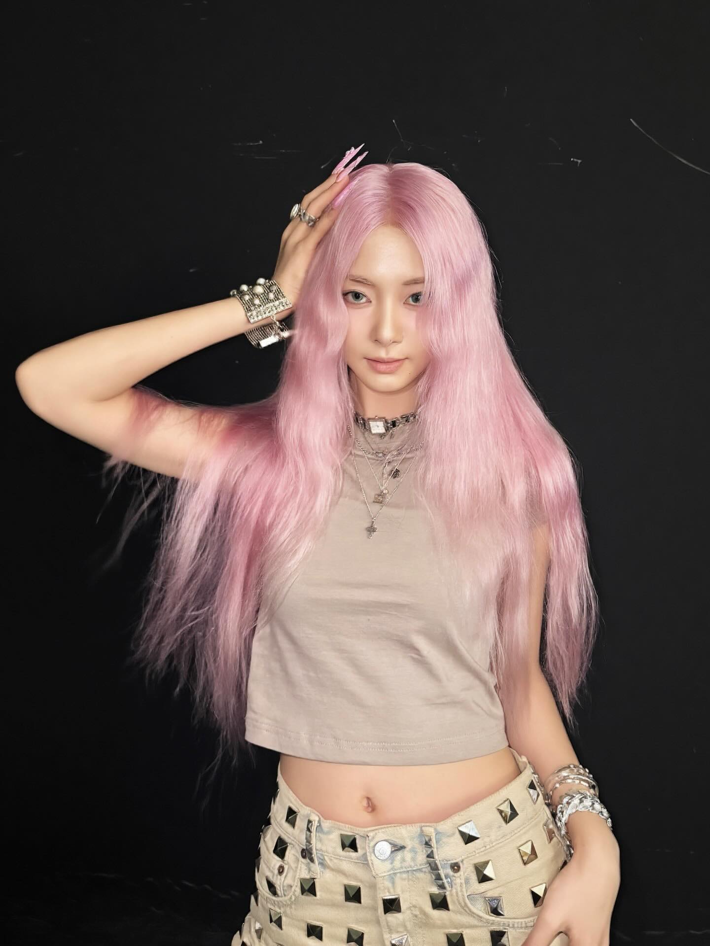 子瑜破出道以來最大尺度！維密大秀幕後辣照曝光，5 小時秒吸 67 萬人朝聖　